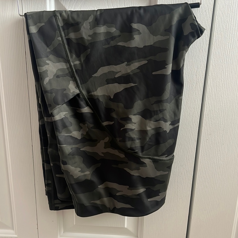 Athleta Ultimate Camo 7/8 Tight - 3X